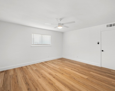 7929 Gault St - Photo Thumbnail 6