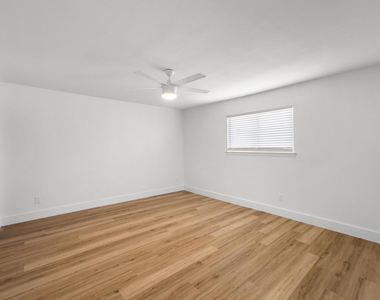 7929 Gault St - Photo Thumbnail 5