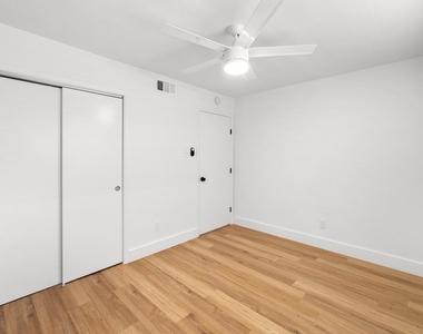 7929 Gault St - Photo Thumbnail 12