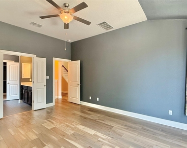 4400 Trinity Woods St - Photo Thumbnail 10