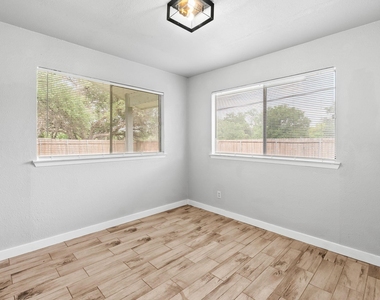 7505 Saint Amant Pl - Photo Thumbnail 9