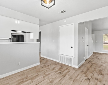 7505 Saint Amant Pl - Photo Thumbnail 7
