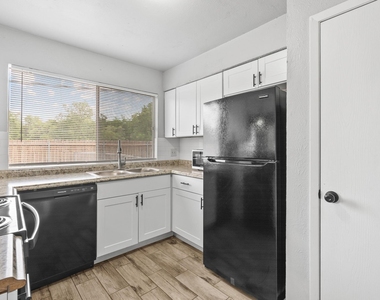 7505 Saint Amant Pl - Photo Thumbnail 10