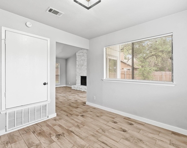 7505 Saint Amant Pl - Photo Thumbnail 8