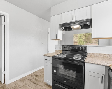 7505 Saint Amant Pl - Photo Thumbnail 12