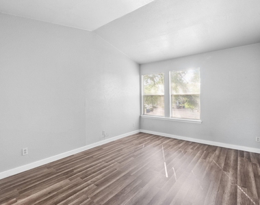 7505 Saint Amant Pl - Photo Thumbnail 16