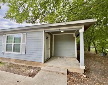 709 San Saba St - Photo Thumbnail 1