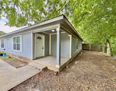 709 San Saba St - Photo Thumbnail 15