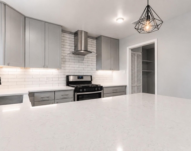 9706 Cottle Dr - Photo Thumbnail 3