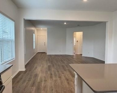316 Wolf Springs Rd - Photo Thumbnail 4