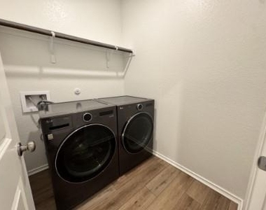 316 Wolf Springs Rd - Photo Thumbnail 13