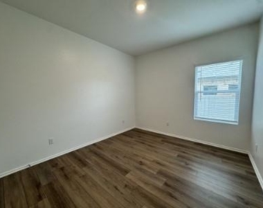 316 Wolf Springs Rd - Photo Thumbnail 17