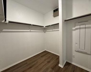 316 Wolf Springs Rd - Photo Thumbnail 12