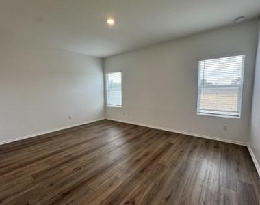 316 Wolf Springs Rd - Photo Thumbnail 8