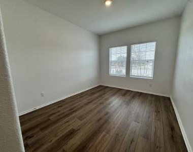 316 Wolf Springs Rd - Photo Thumbnail 15