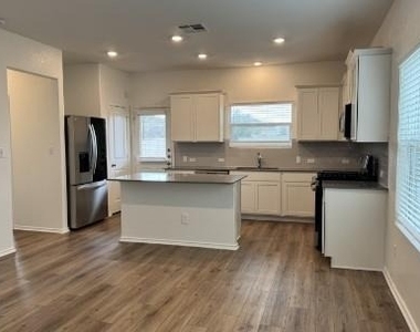 316 Wolf Springs Rd - Photo Thumbnail 2