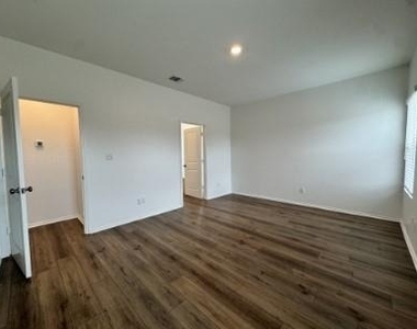 316 Wolf Springs Rd - Photo Thumbnail 9