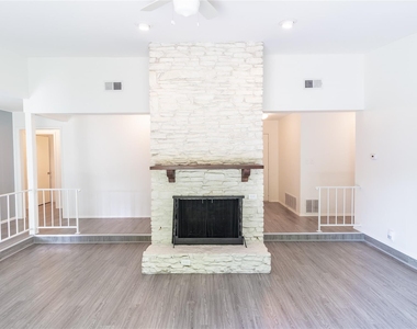 906 Red Cliff Dr - Photo Thumbnail 5