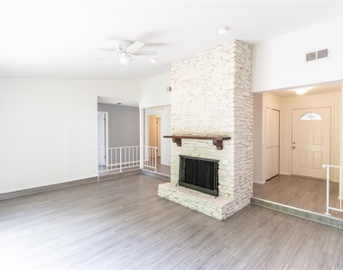906 Red Cliff Dr - Photo Thumbnail 4