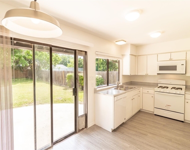 906 Red Cliff Dr - Photo Thumbnail 8
