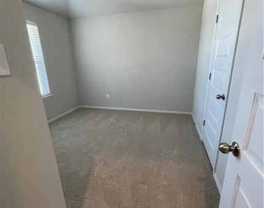 5712 Respinto Dr - Photo Thumbnail 9