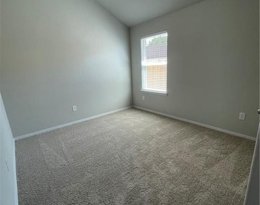 5712 Respinto Dr - Photo Thumbnail 8