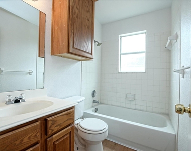 716 Honeysuckle Dr - Photo Thumbnail 14