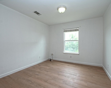 716 Honeysuckle Dr - Photo Thumbnail 16