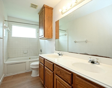 716 Honeysuckle Dr - Photo Thumbnail 11