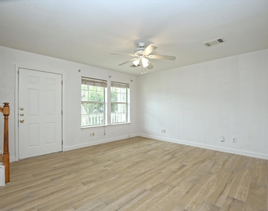 716 Honeysuckle Dr - Photo Thumbnail 2
