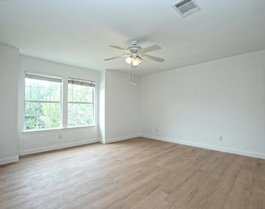 716 Honeysuckle Dr - Photo Thumbnail 9