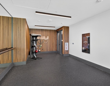 84 East Ave - Photo Thumbnail 14