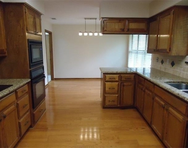 9903 Grand Oak Dr - Photo Thumbnail 12