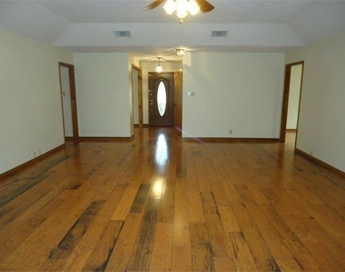 9903 Grand Oak Dr - Photo Thumbnail 6