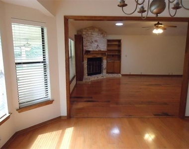 9903 Grand Oak Dr - Photo Thumbnail 16