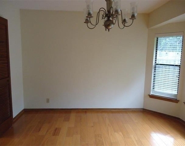 9903 Grand Oak Dr - Photo Thumbnail 15