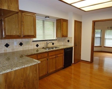 9903 Grand Oak Dr - Photo Thumbnail 11
