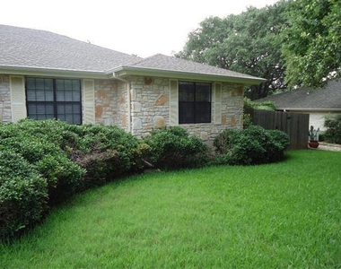 9903 Grand Oak Dr - Photo Thumbnail 2