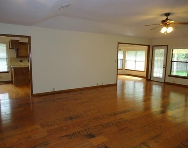 9903 Grand Oak Dr - Photo Thumbnail 7