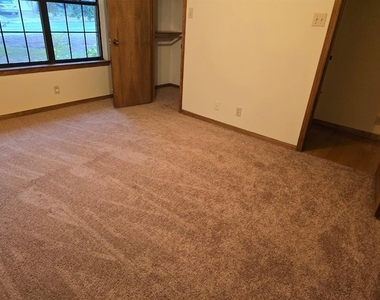 9903 Grand Oak Dr - Photo Thumbnail 33