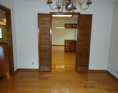 9903 Grand Oak Dr - Photo Thumbnail 14
