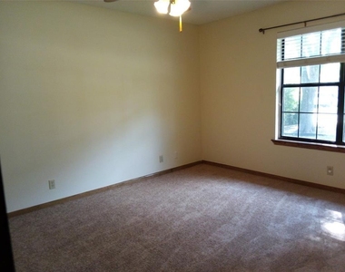 9903 Grand Oak Dr - Photo Thumbnail 30