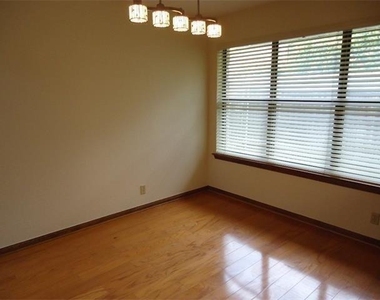 9903 Grand Oak Dr - Photo Thumbnail 8