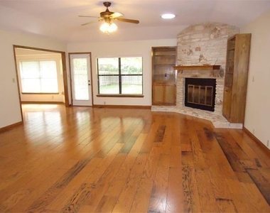 9903 Grand Oak Dr - Photo Thumbnail 4