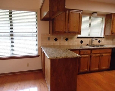 9903 Grand Oak Dr - Photo Thumbnail 10