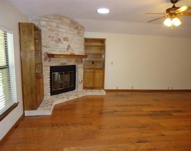 9903 Grand Oak Dr - Photo Thumbnail 5