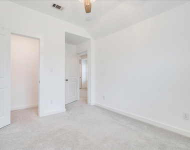 8008 Prairie Rye Dr - Photo Thumbnail 14