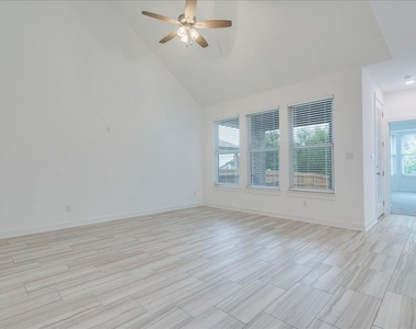 8008 Prairie Rye Dr - Photo Thumbnail 18