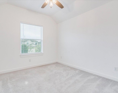 8008 Prairie Rye Dr - Photo Thumbnail 13