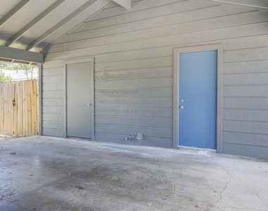 5703 Gloucester Ln - Photo Thumbnail 2